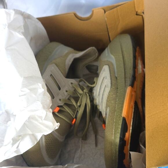 Adidas Mens 7.5 Ultraboost 22 Running Athletic Shoe in Green Orange - Picture 2 of 16